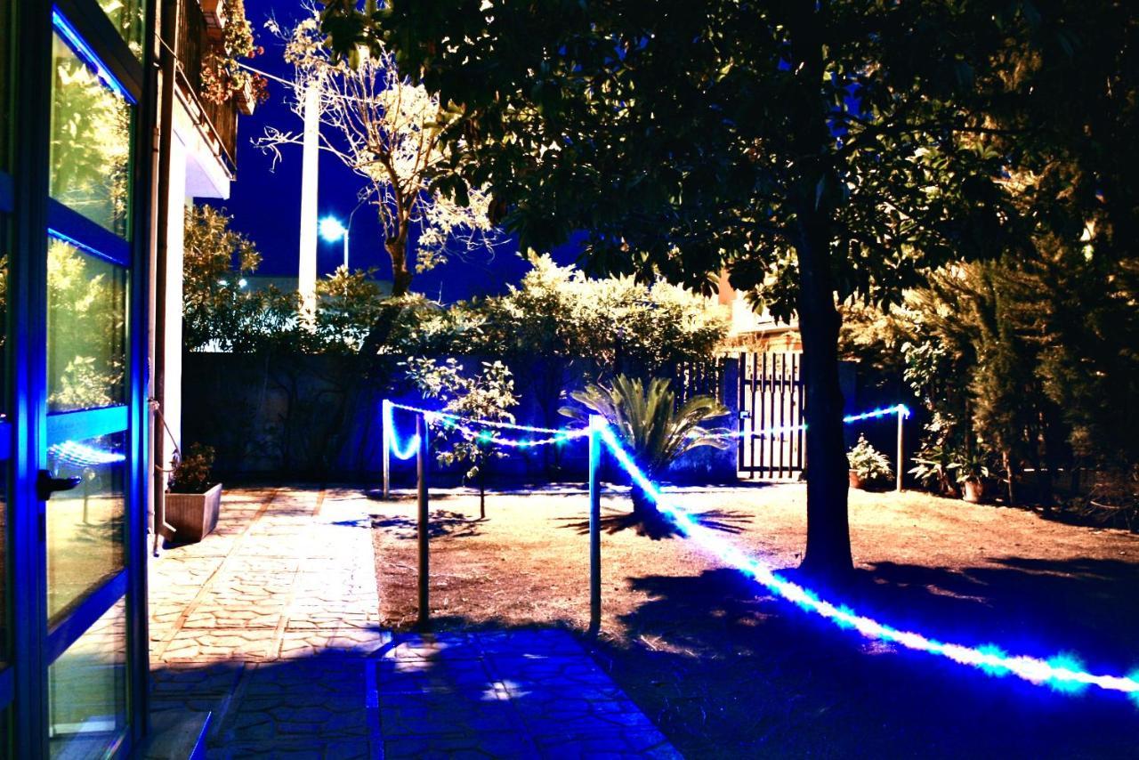 Buenretirope - Confortevoli Appartamentini Con Giardino Pescara Buitenkant foto